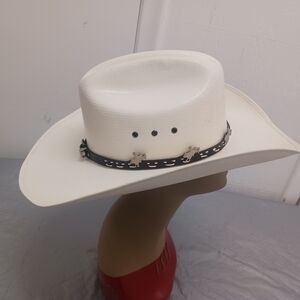 Bullhide White Cowboy Straw Hat with Black Band 100X Size 8?